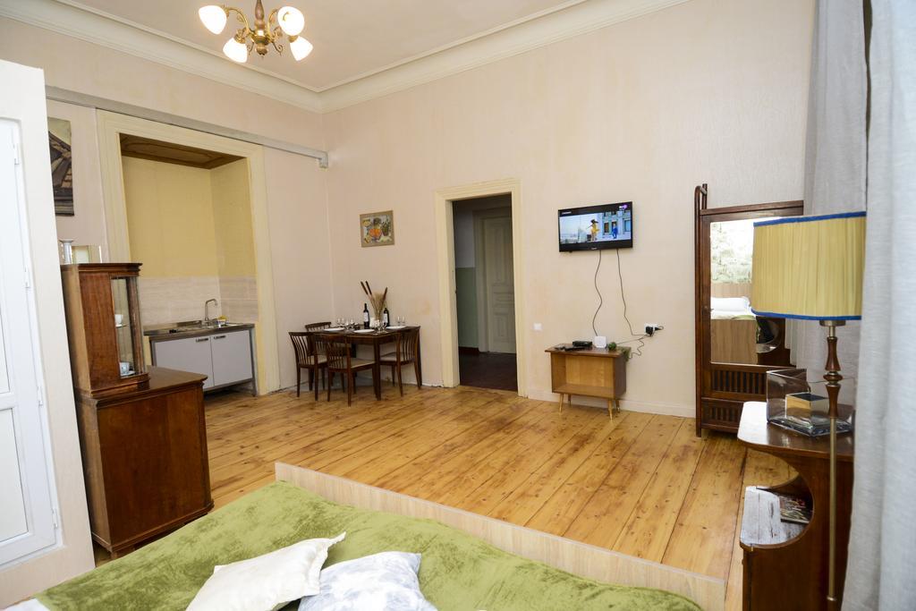 Solo Room Apartment Τυφλίδα Εξωτερικό φωτογραφία